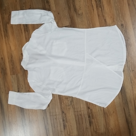 BEACHLUNCHLOUNGE COLLECTION White Viscose Button-up Tab Sleeved Blouse - Picture 10 of 10